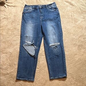 Trendy Distressed Ankle Jeans in Blue